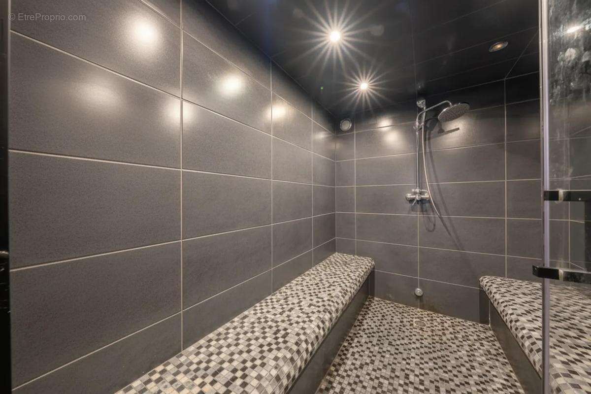 Maison à AMBARES-ET-LAGRAVE