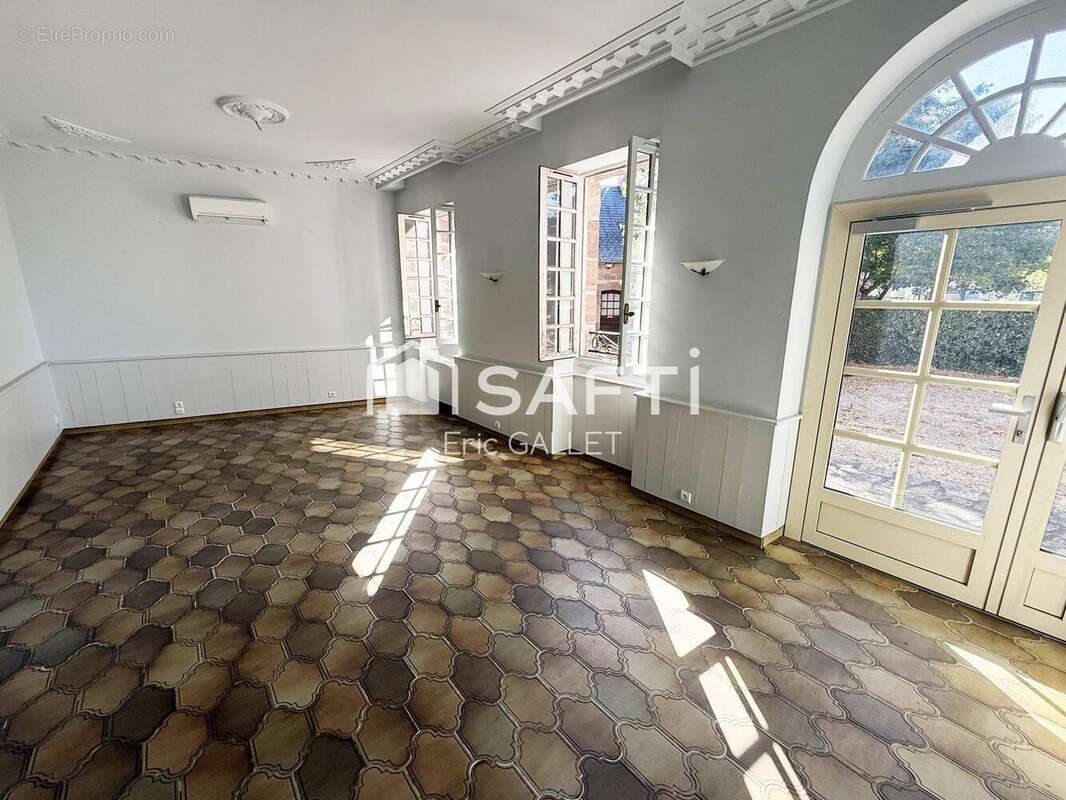 Photo 8 - Commerce à VARETZ