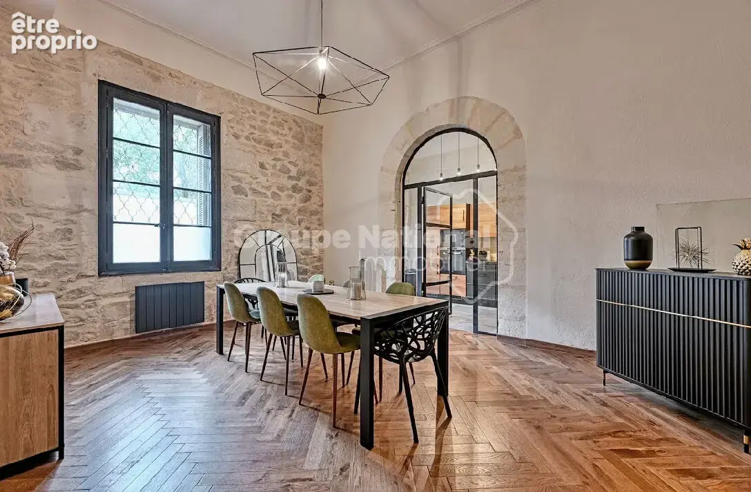Nîmes Arènes ? Appartement de caractère de 150 m² rénové avec goût - photo 2