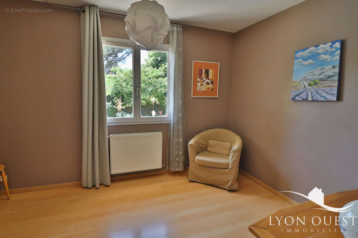 Maison  familiale  de  182 m2 proche centre charbonnieres - photo 13