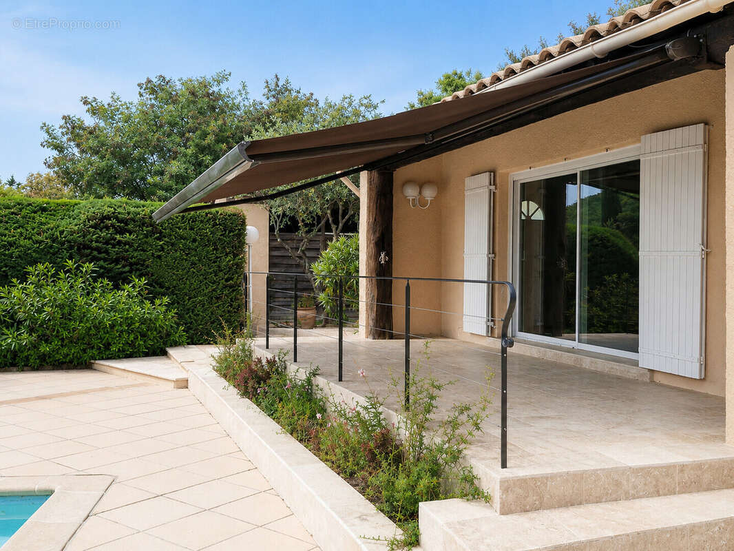 Maison à BAGNOLS-EN-FORET