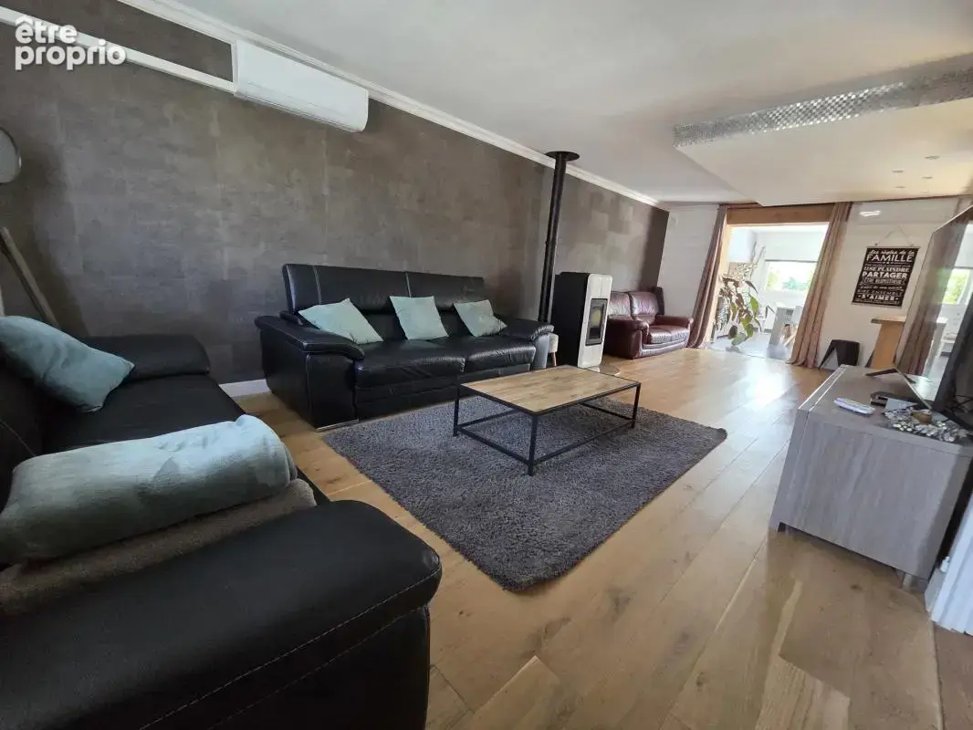 Superbe maison renovee offrant 132m² sur 495m² ac piscine !! - photo 9