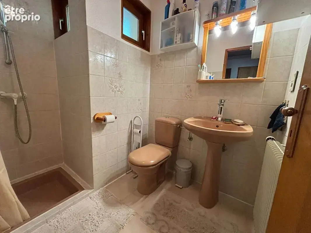 BELLEVAUX Maison T6 120 m² , 1180m² de terrain , secteur calme (74470) - photo 7