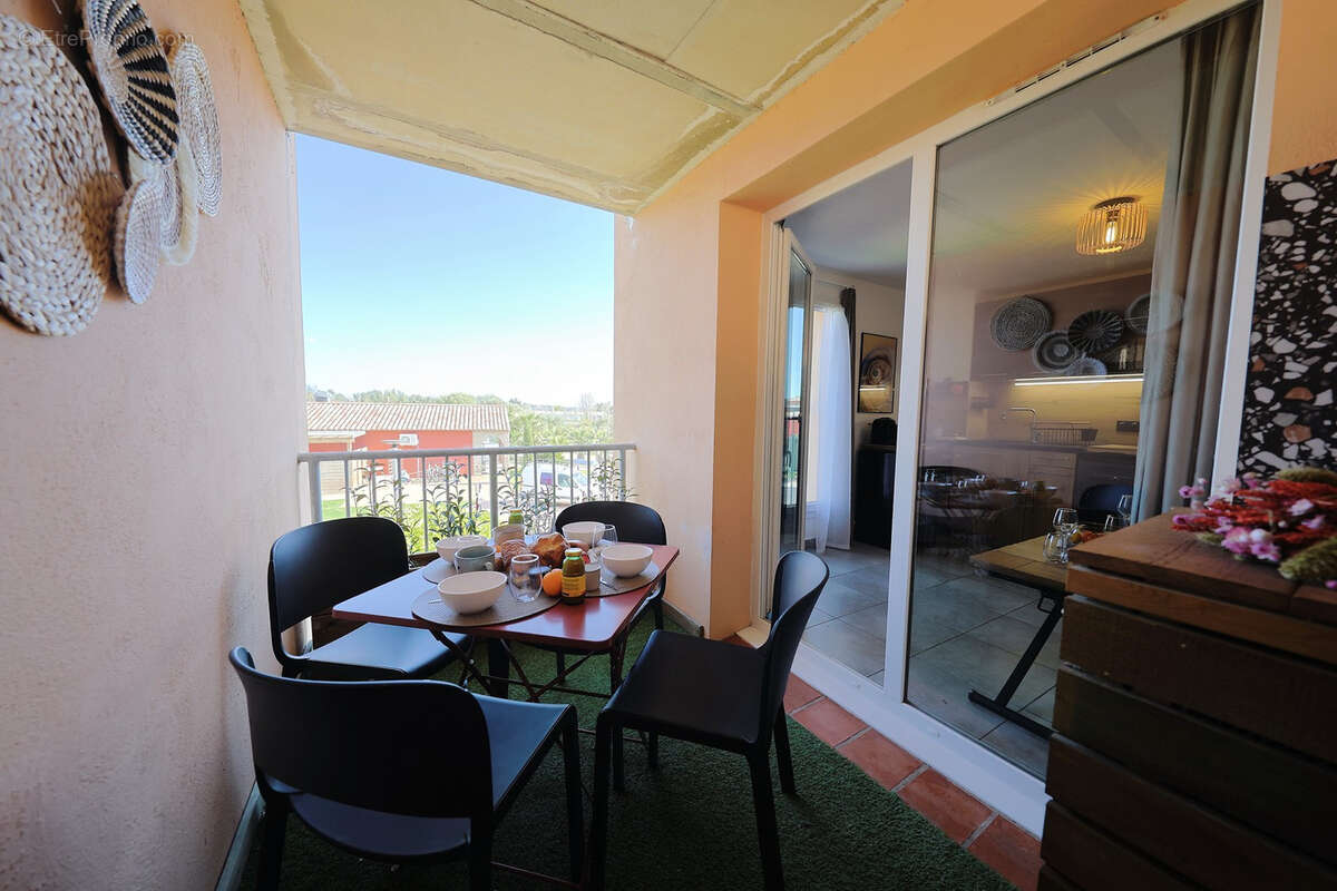 Appartement T2 avec terrasse   Résidence de standing avec piscine à proximité des plages - photo 9