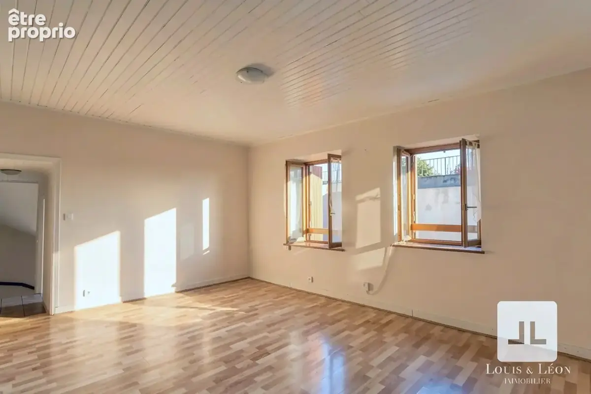 Maison de ville à fort potentiel – 3 chambres et garage – Hyper-centre de Trévoux - photo 1