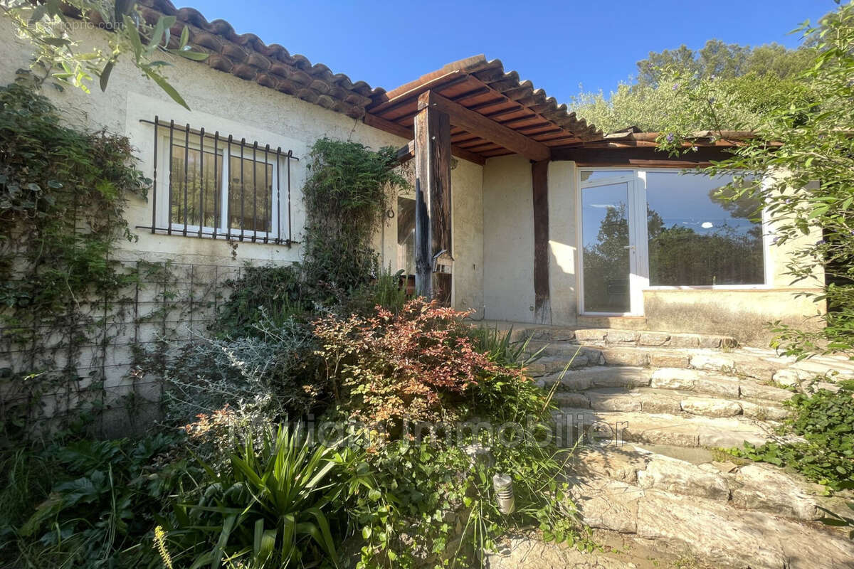 Maison à SAINT-CEZAIRE-SUR-SIAGNE