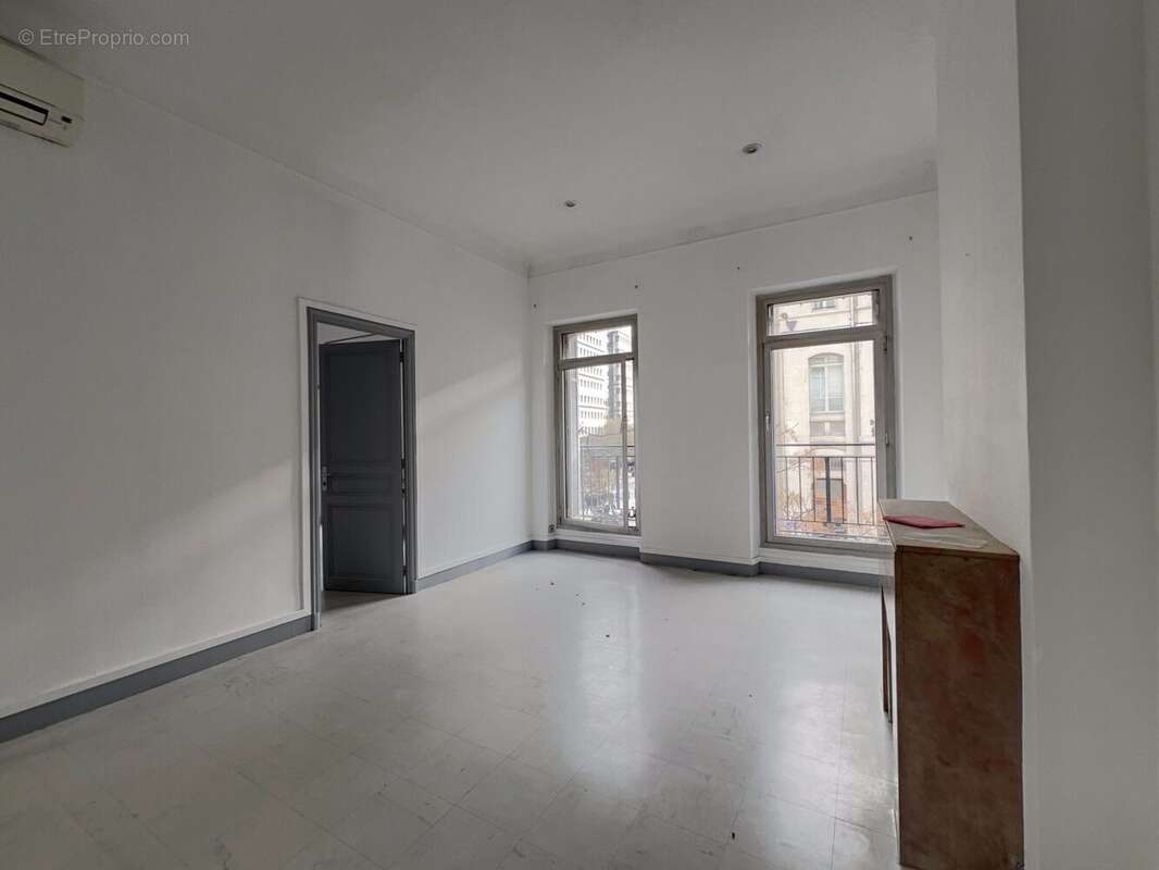 Appartement à MARSEILLE-1E