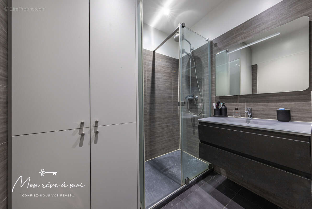 Appartement à LEVALLOIS-PERRET