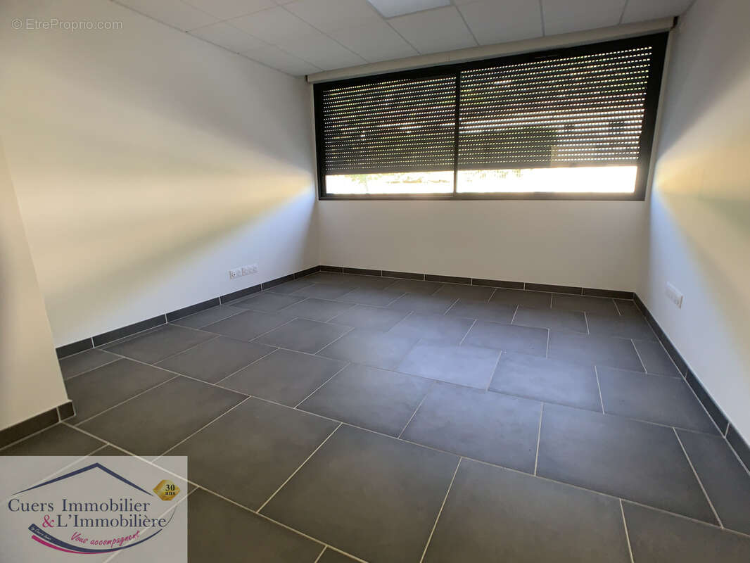 98.65m2 - local commercial ou professionnel - cuers - photo 5