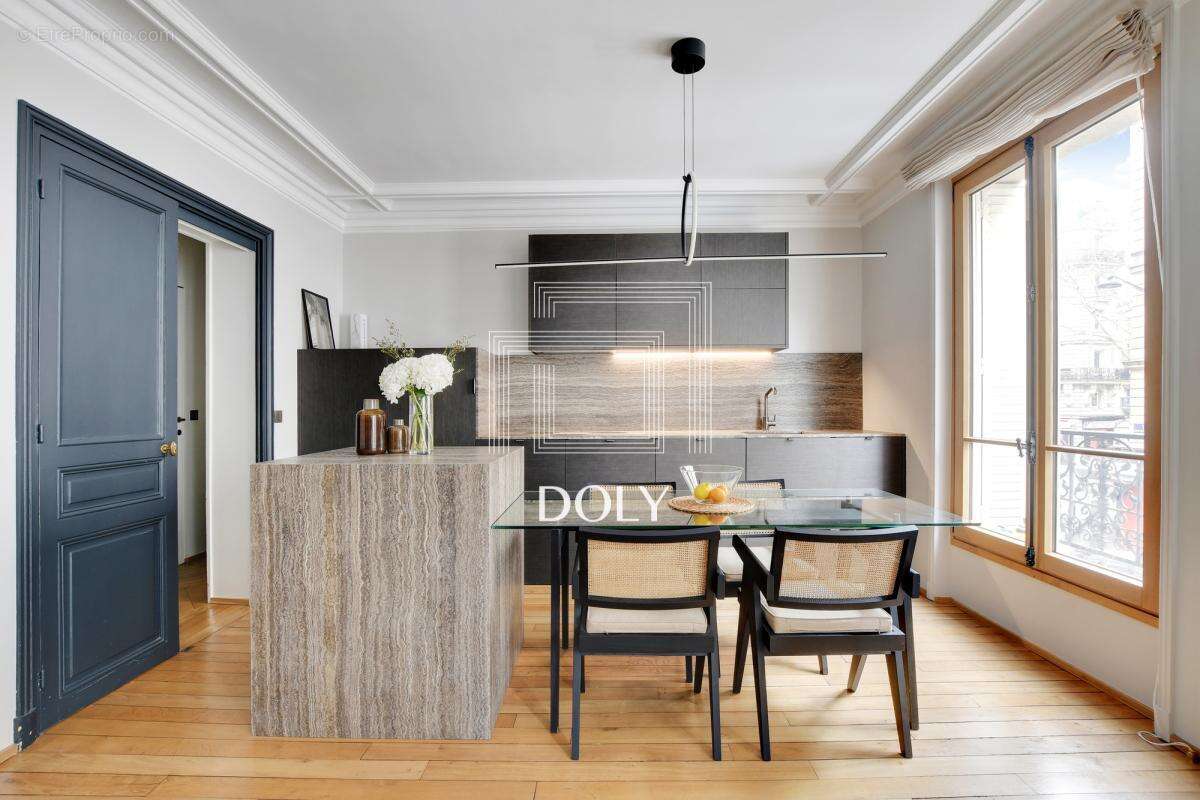 Appartement à PARIS-18E