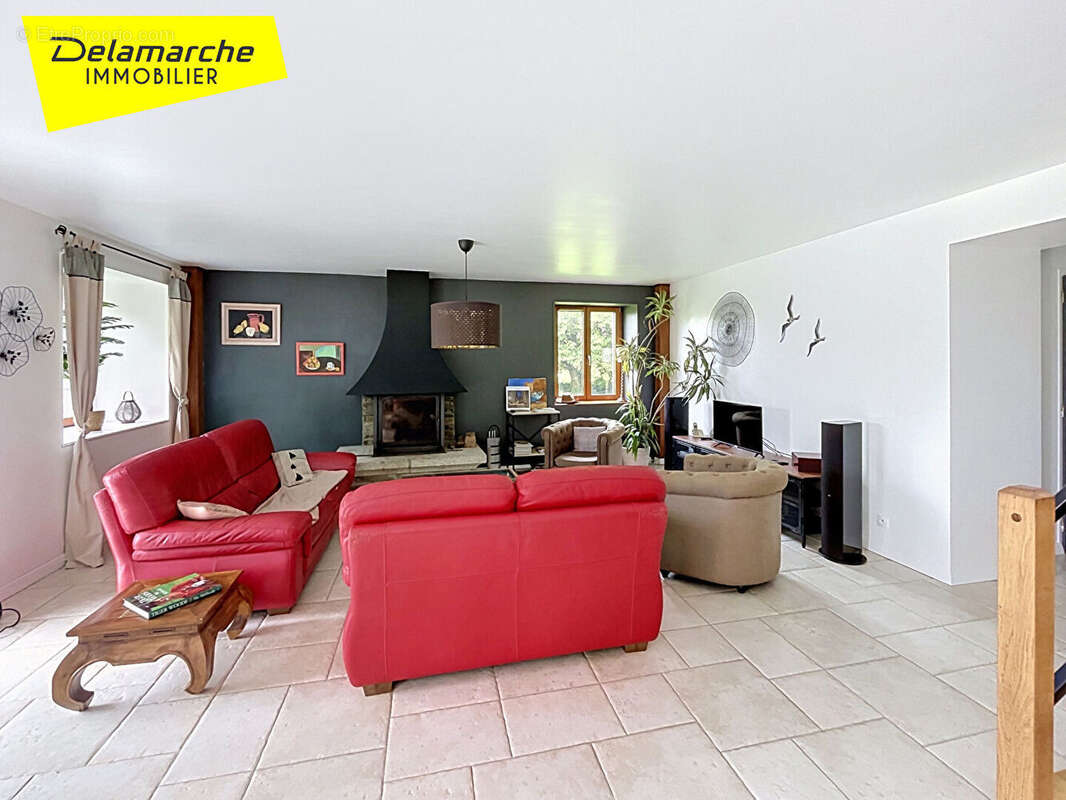EXCLUSIVITE propriété rénovée 5 chambres  avec dépendances sur un terrain d'env. 4550m²à  Equilly - photo 2