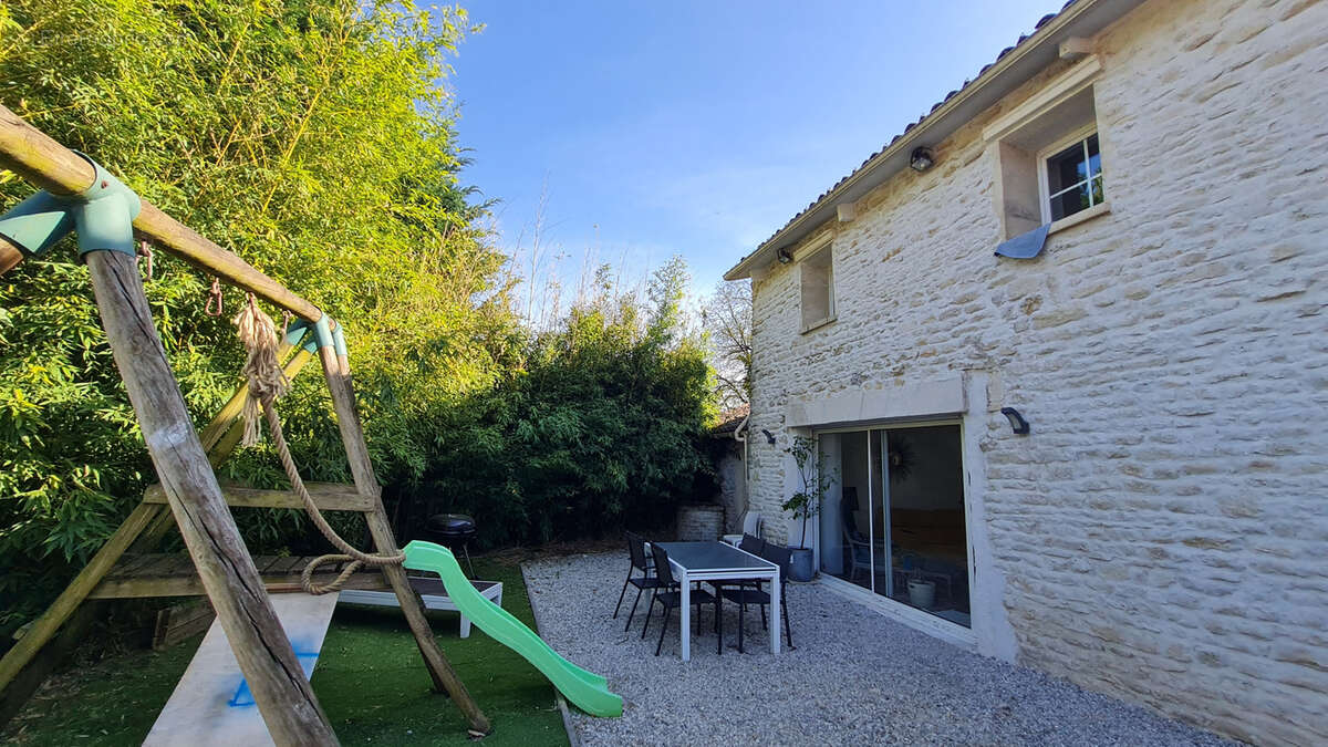 Maison à ASNIERES-SUR-NOUERE