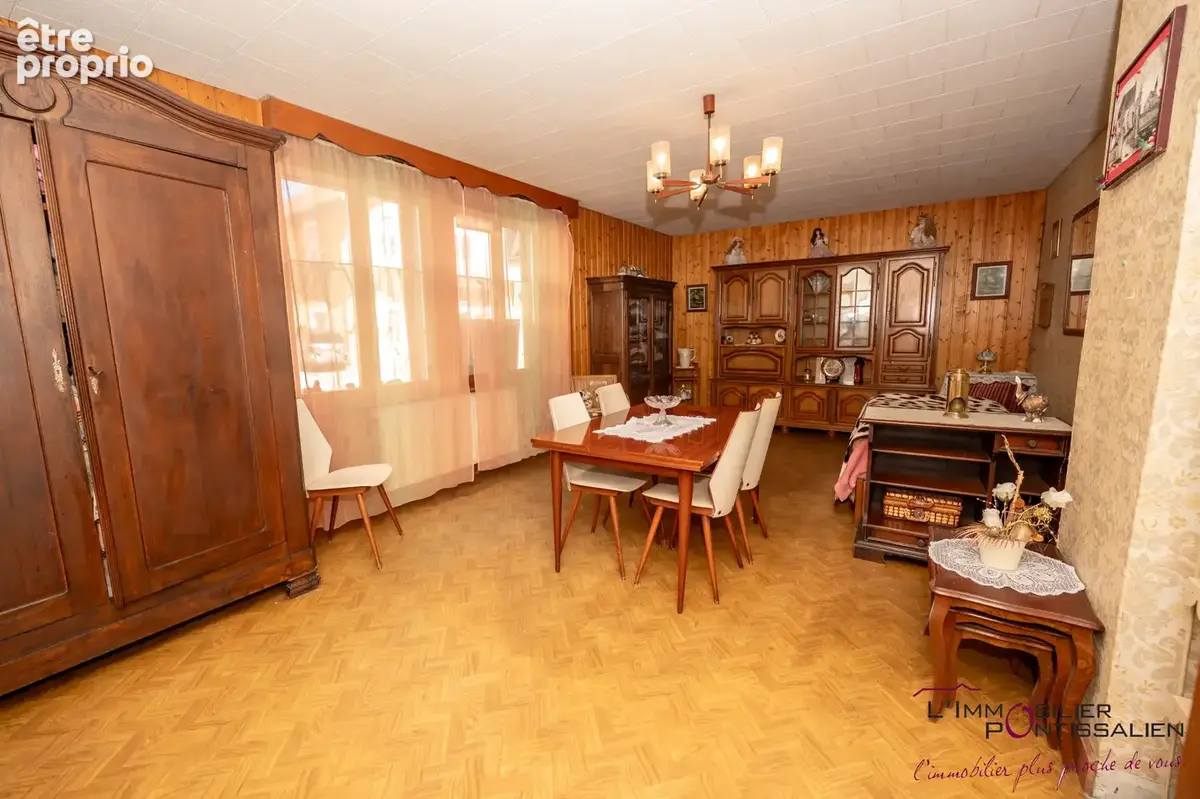 Frasne : maison individuelle offrant de beaux volumes, fort potentiel, garage - photo 3
