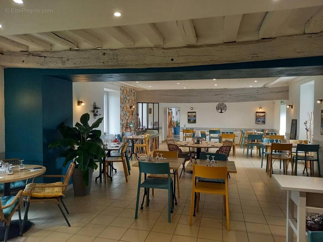 Photo 1 - Commerce à PUCEUL