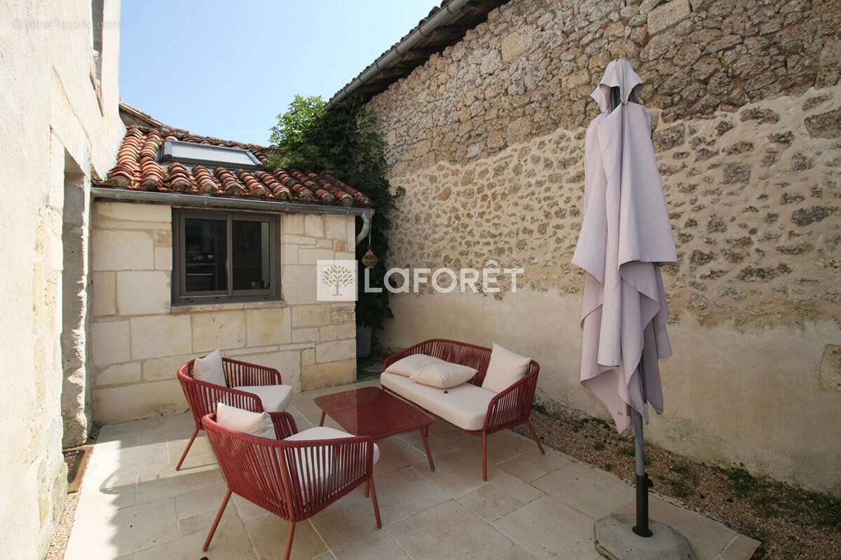 Maison à PAUSSAC-ET-SAINT-VIVIEN