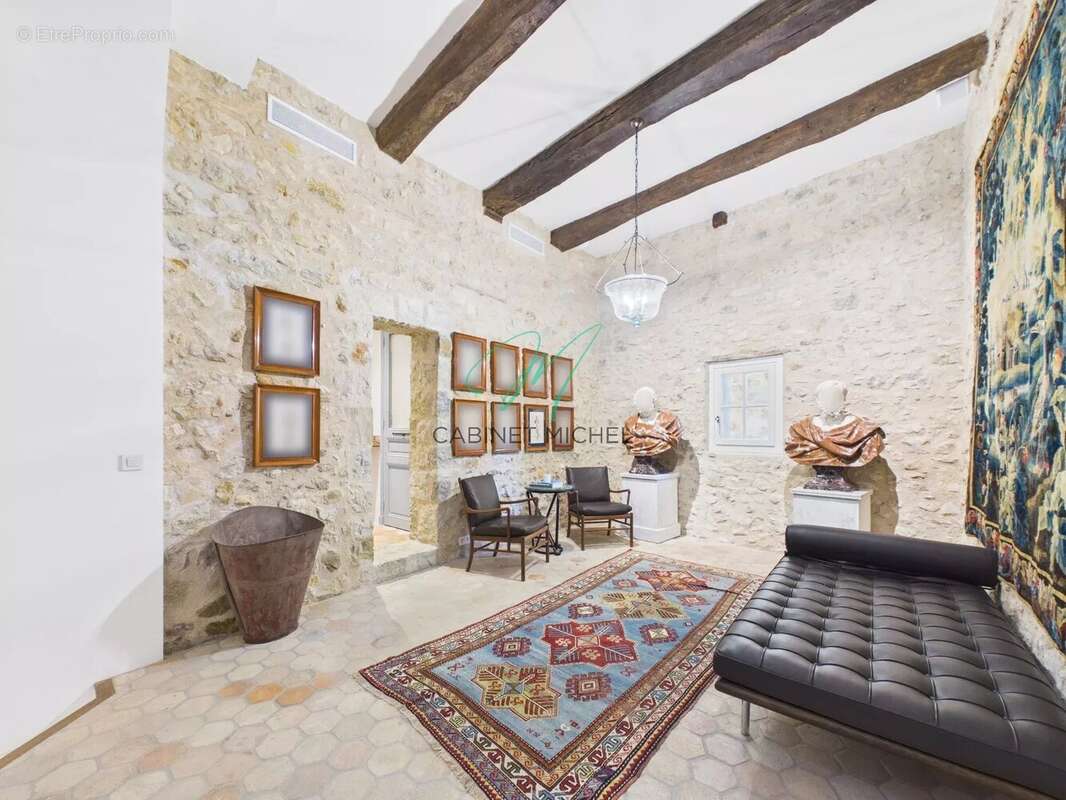 Appartement à CHATEAUNEUF-GRASSE