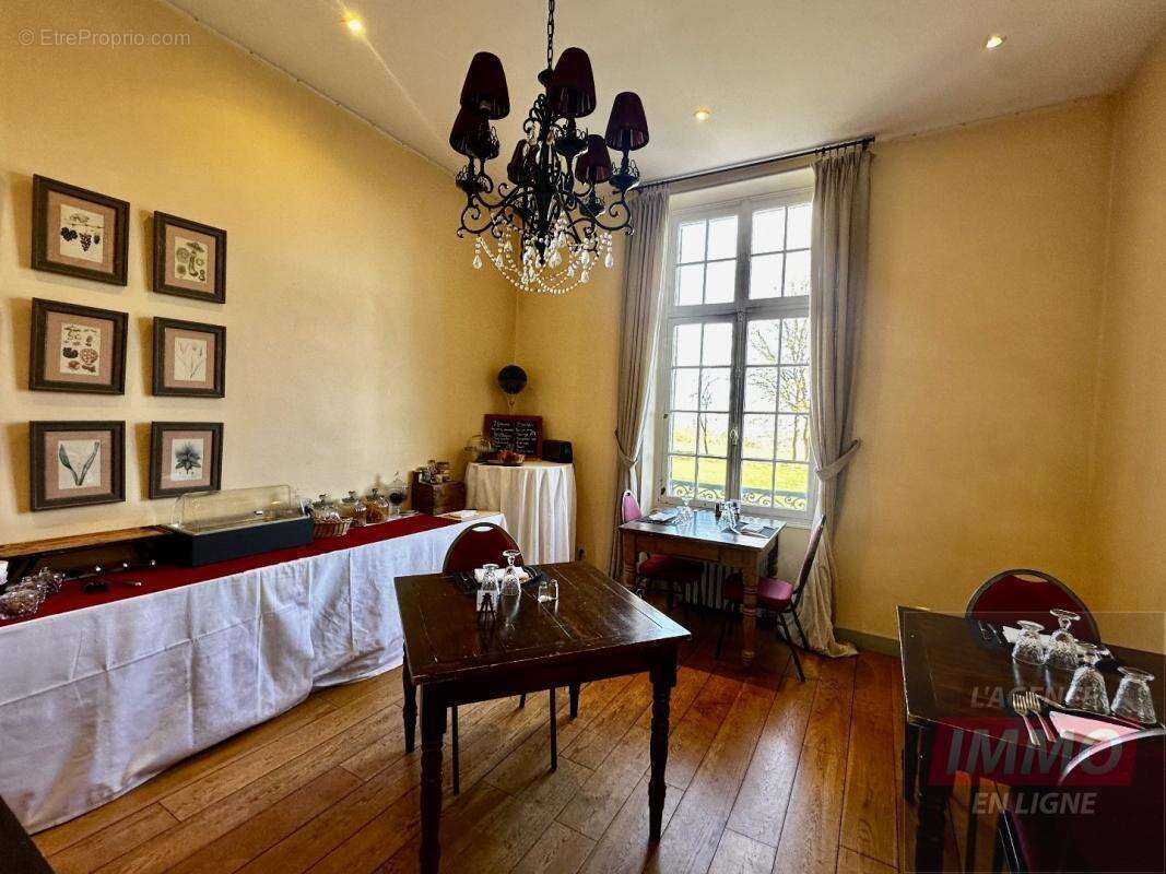 Maison 680 m² à Pontoise  - photo 11
