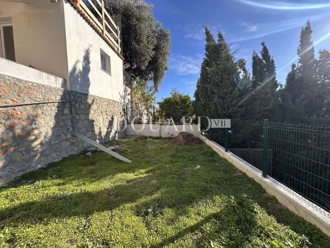 Appartement à ROQUEBRUNE-CAP-MARTIN