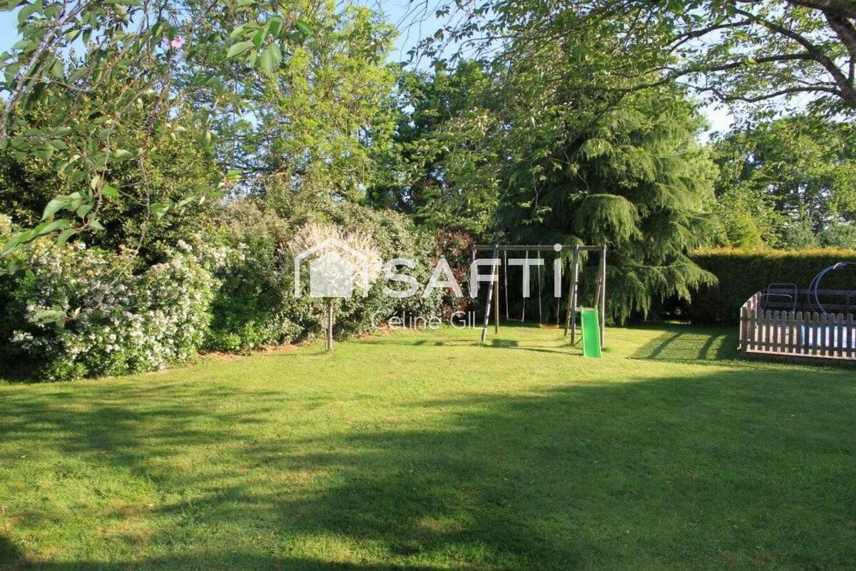 Maison 395 m² à Lantillac  - photo 8