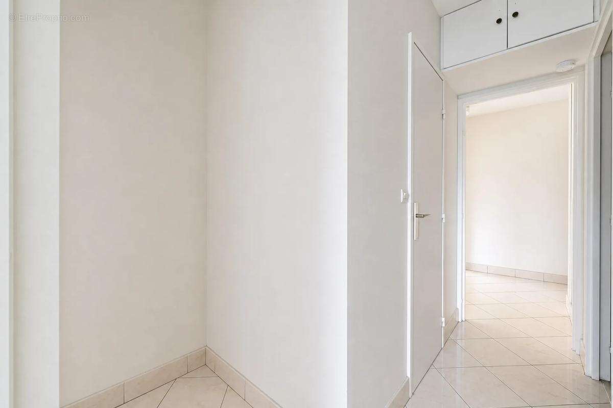 Appartement à LES CLAYES-SOUS-BOIS
