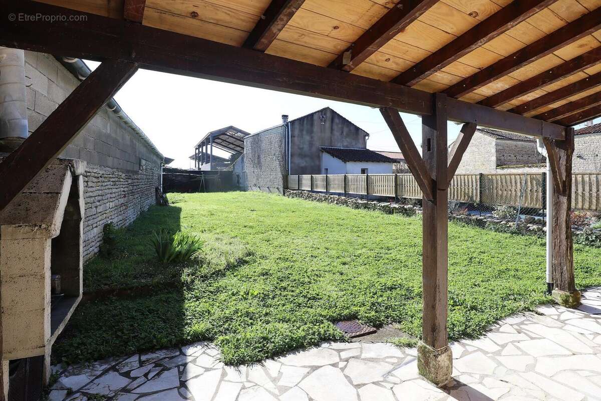 Maison 98 m² à Loubille  - photo 3