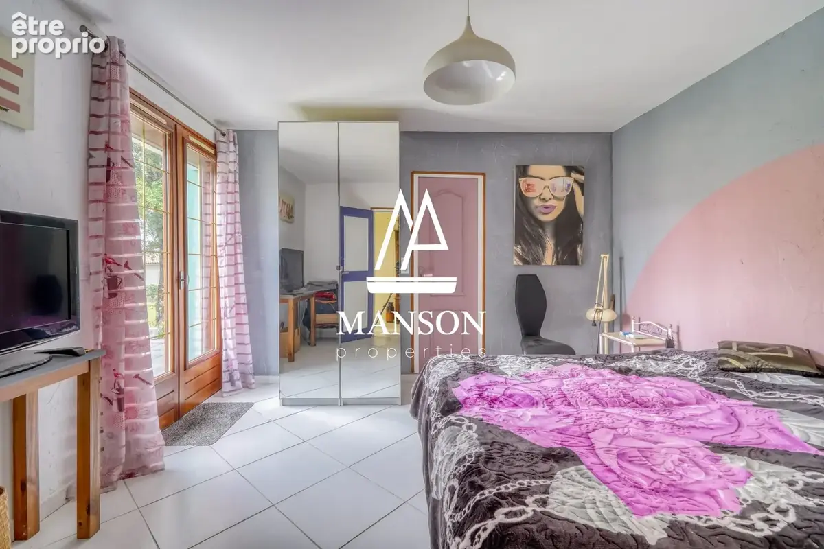 Maison 200 m² à Sainte-Eulalie  - photo 8
