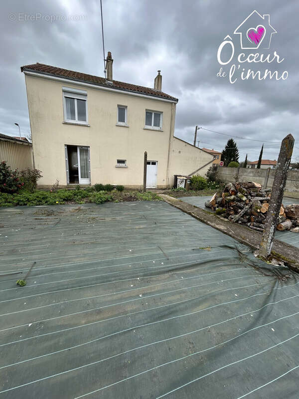 Maison à CHANTELOUP-LES-BOIS