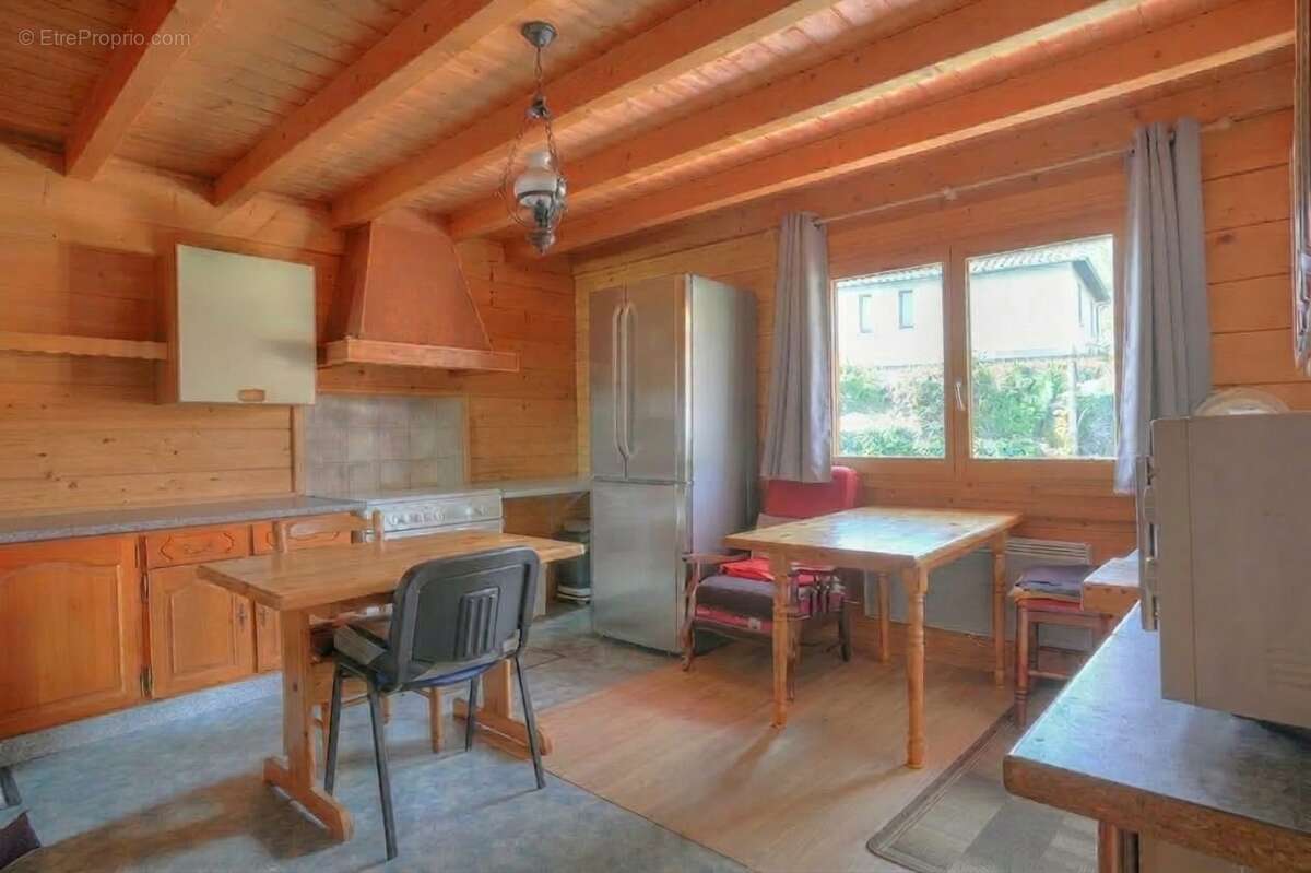 Maison à PERON