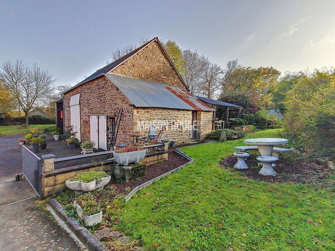 Maison à BAZOUGES-LA-PEROUSE