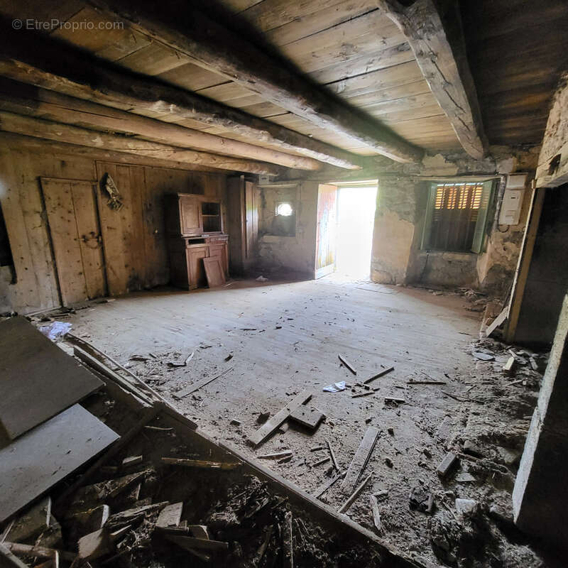 Maison à SEGUR-LES-VILLAS