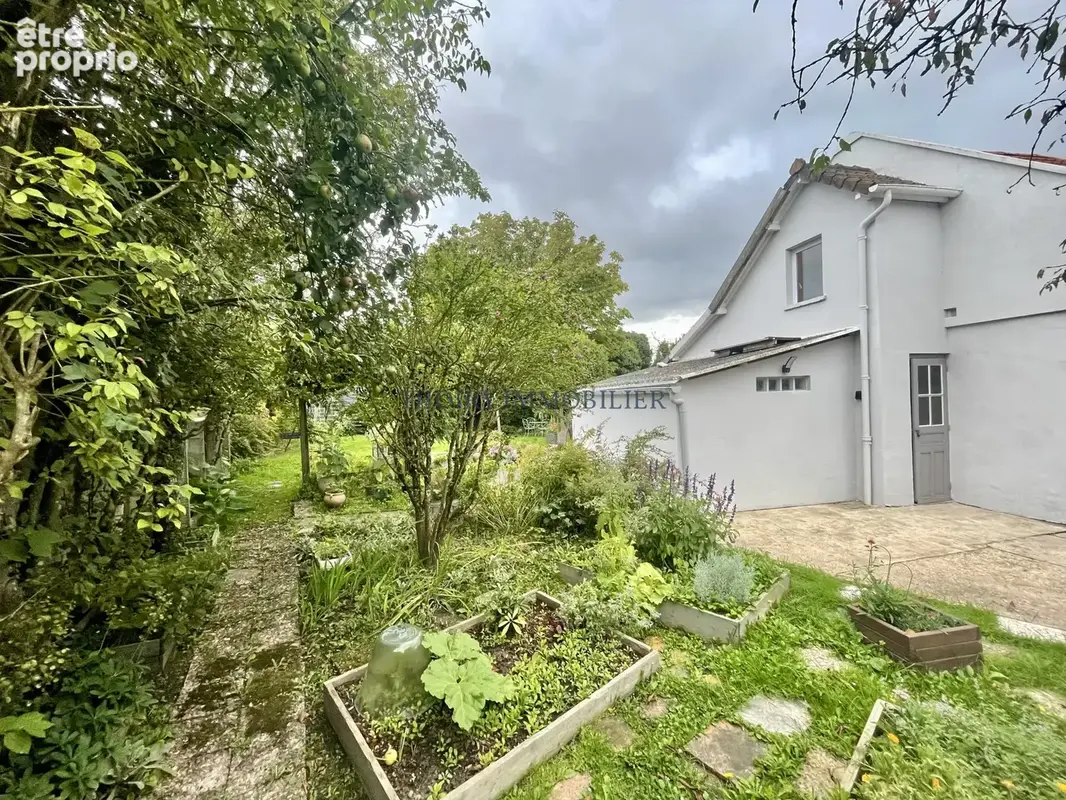 Maison ancienne sur 780 m2 paysagés de 5 pièces principales. - photo 23