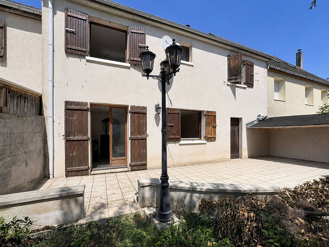 Maison à DAMMARIE-LES-LYS