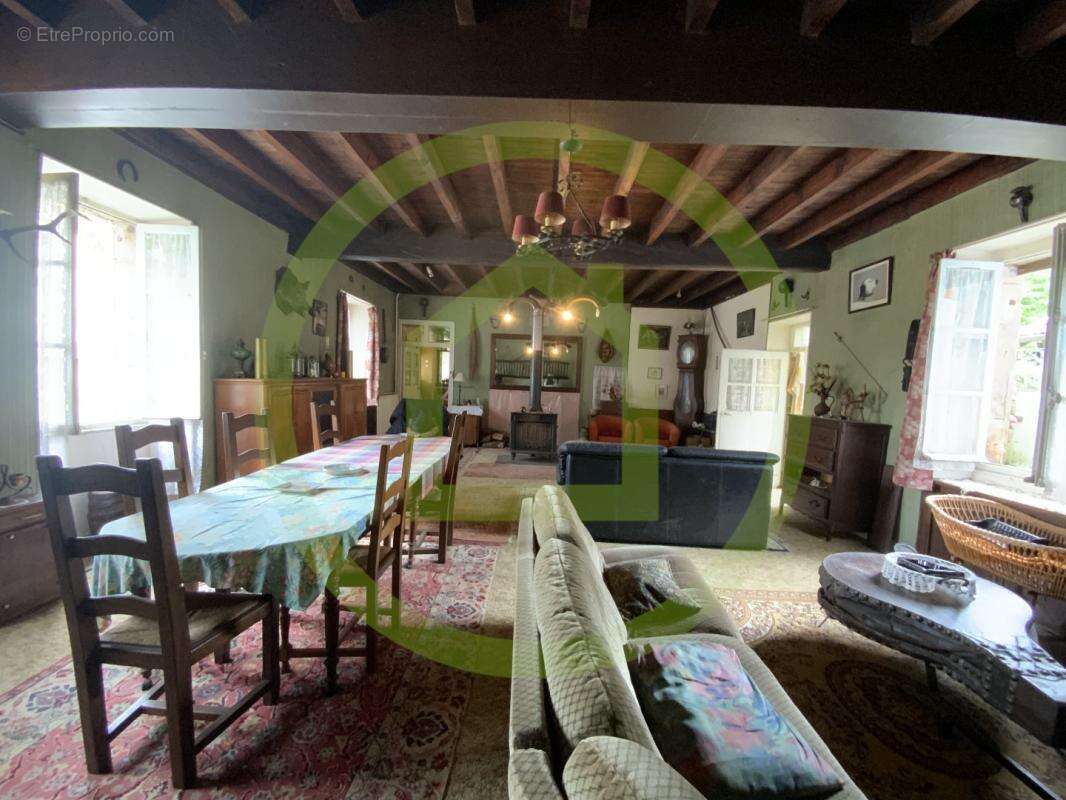 Maison à CHATELUS-MALVALEIX