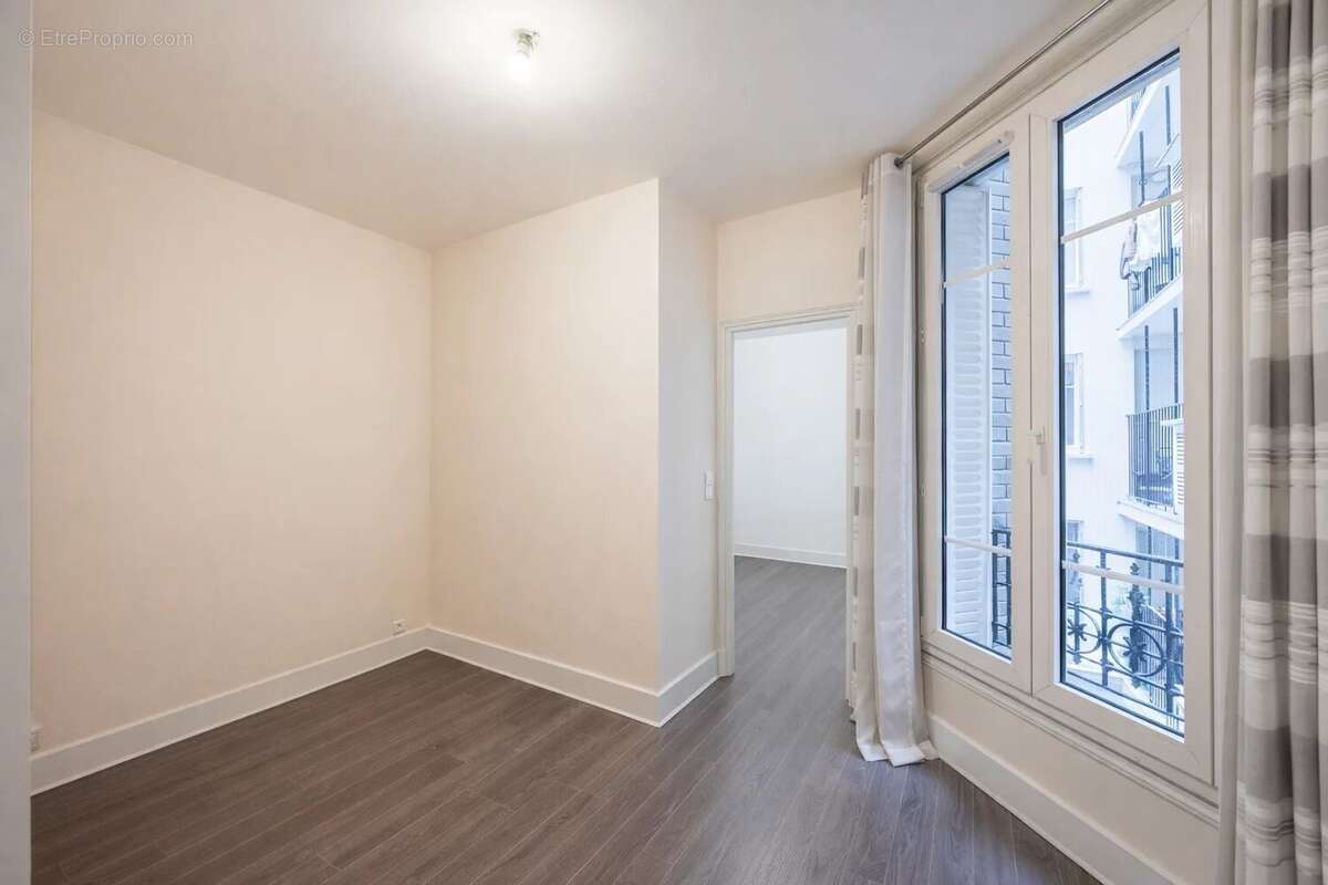 Appartement à PARIS-7E
