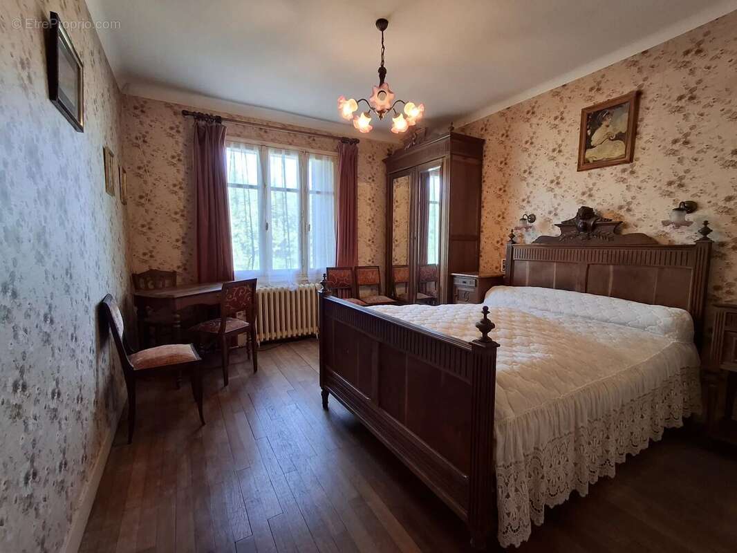 Charmante maison familiale de bonne taille à moderniser plus grange et autres dépendances - photo 7