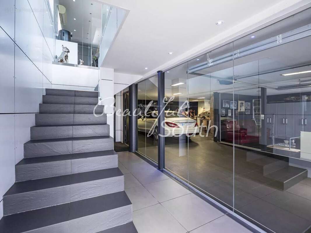 Maison à SAINT-LAURENT-DE-LA-SALANQUE