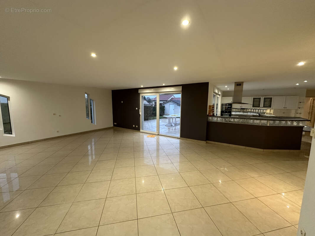 Maison à COURCELLES-CHAUSSY