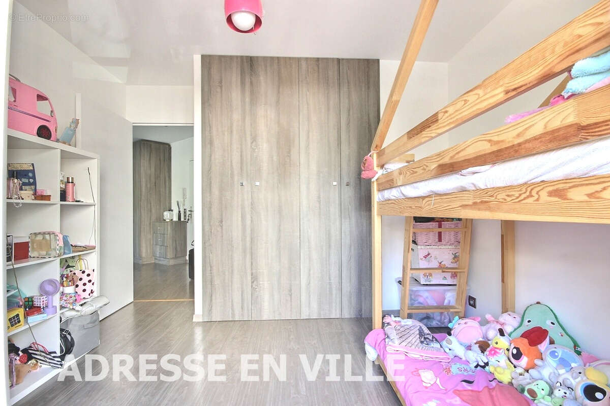 Appartement à LEVALLOIS-PERRET