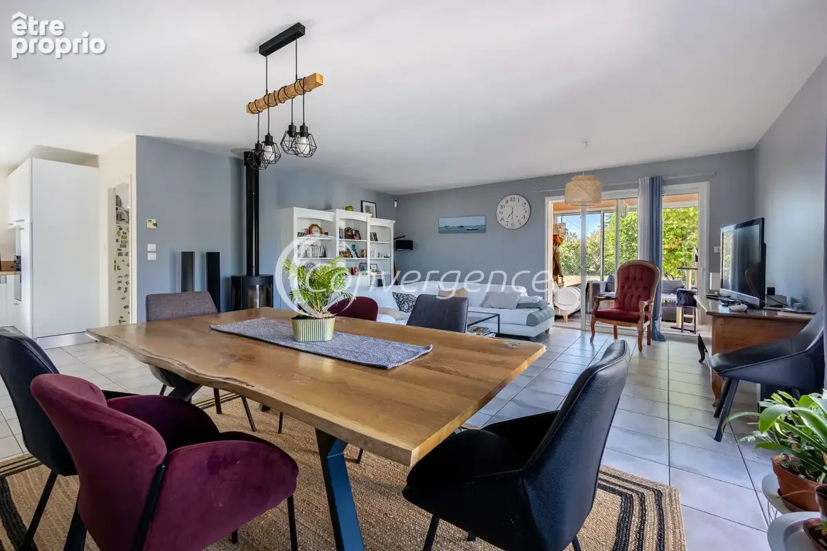 Maison plain pied de 4 chambres, double garage, piscine à CHASSENEUIL SUR BONNIERE - photo 4