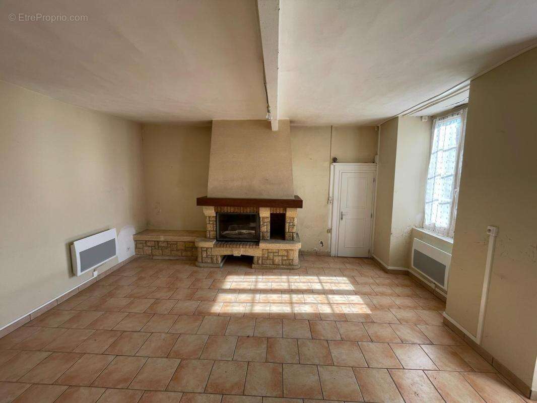 Maison à NOYEN-SUR-SARTHE