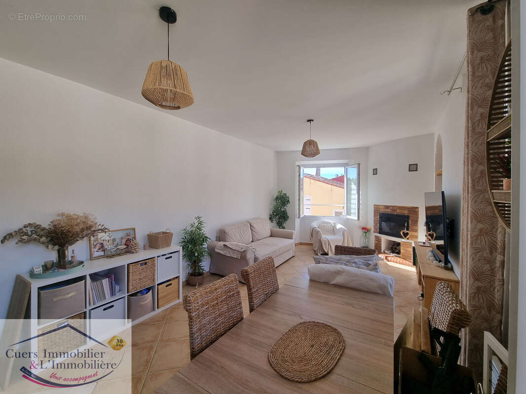 Appartement à SOLLIES-PONT