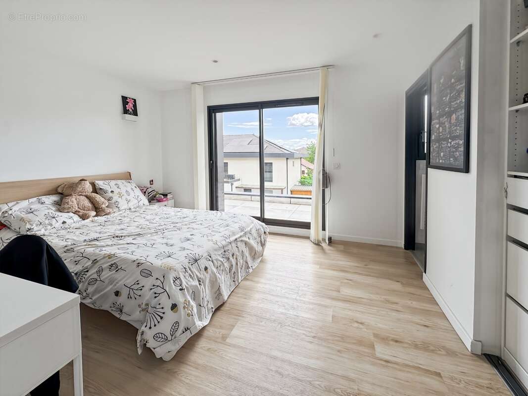 Maison d'architecte + T1bis d'exception à vendre au centre de DIVONNE LES BAINS - photo 8