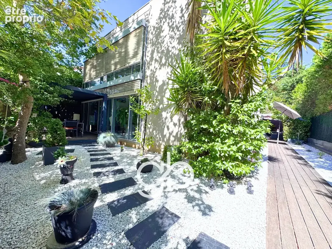 À vendre   montpellier arceaux   villa d’architecte de 197 m2 6 pieces - stationnement jardin et jacuzzi - photo 2