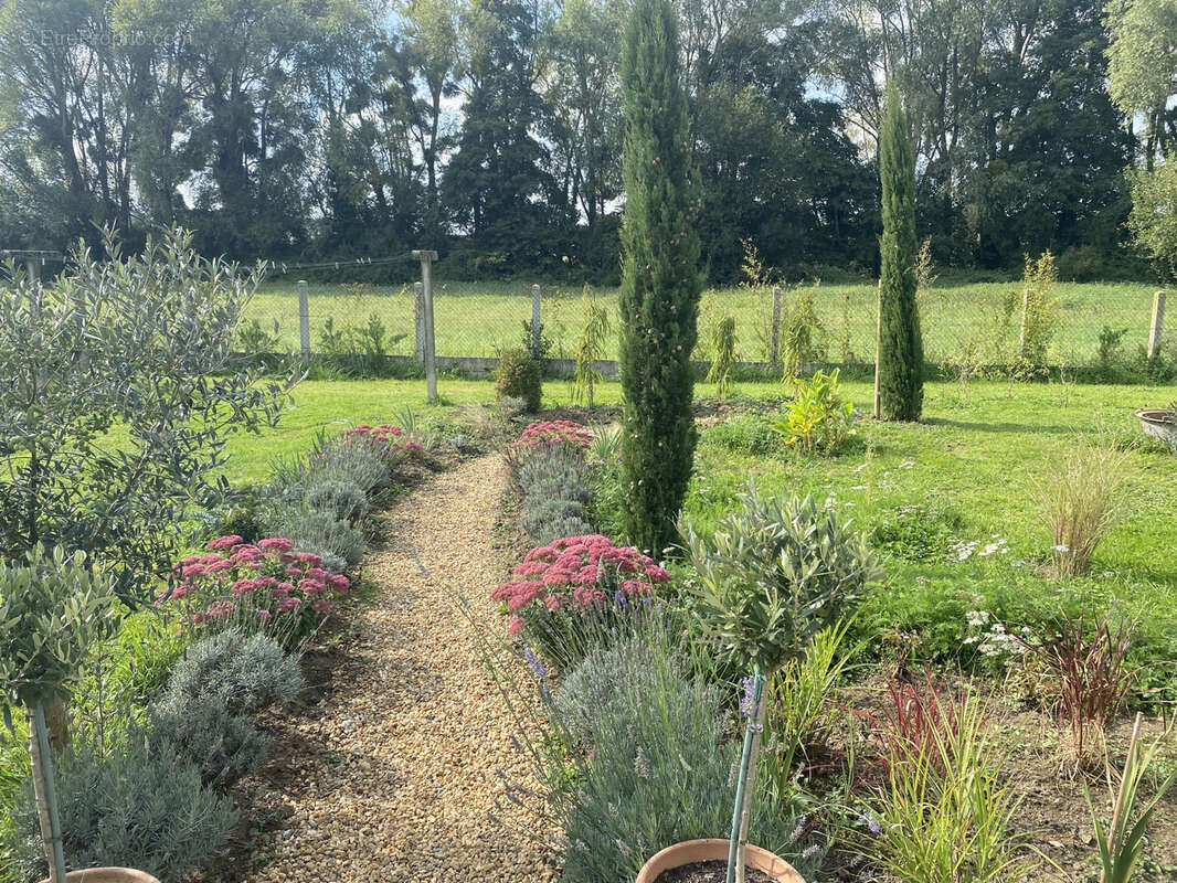 Maison à CHANTENAY-VILLEDIEU