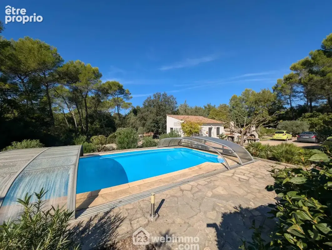 Avec piscine pour baignade en toute intimité!