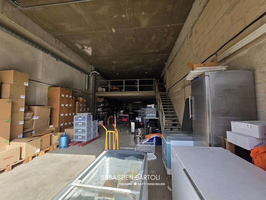 Commerce 146 m² à Porto-Vecchio  - photo 6
