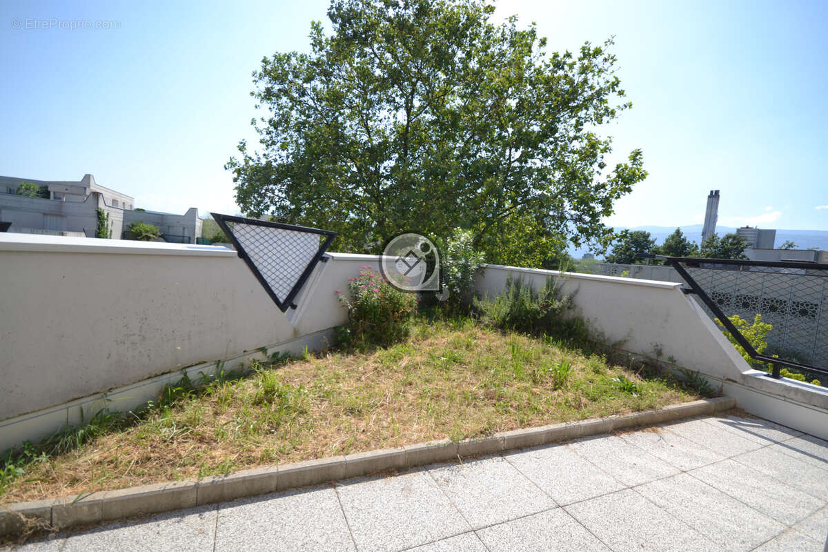 Appartement à SAINT-MARTIN-D'HERES