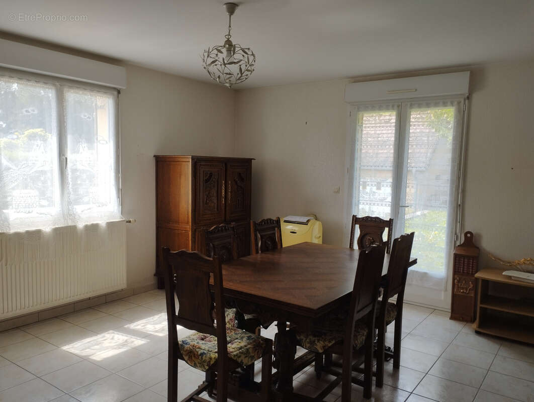 Maison de plain-pied à Bletterans, proche des commerces ! - photo 3