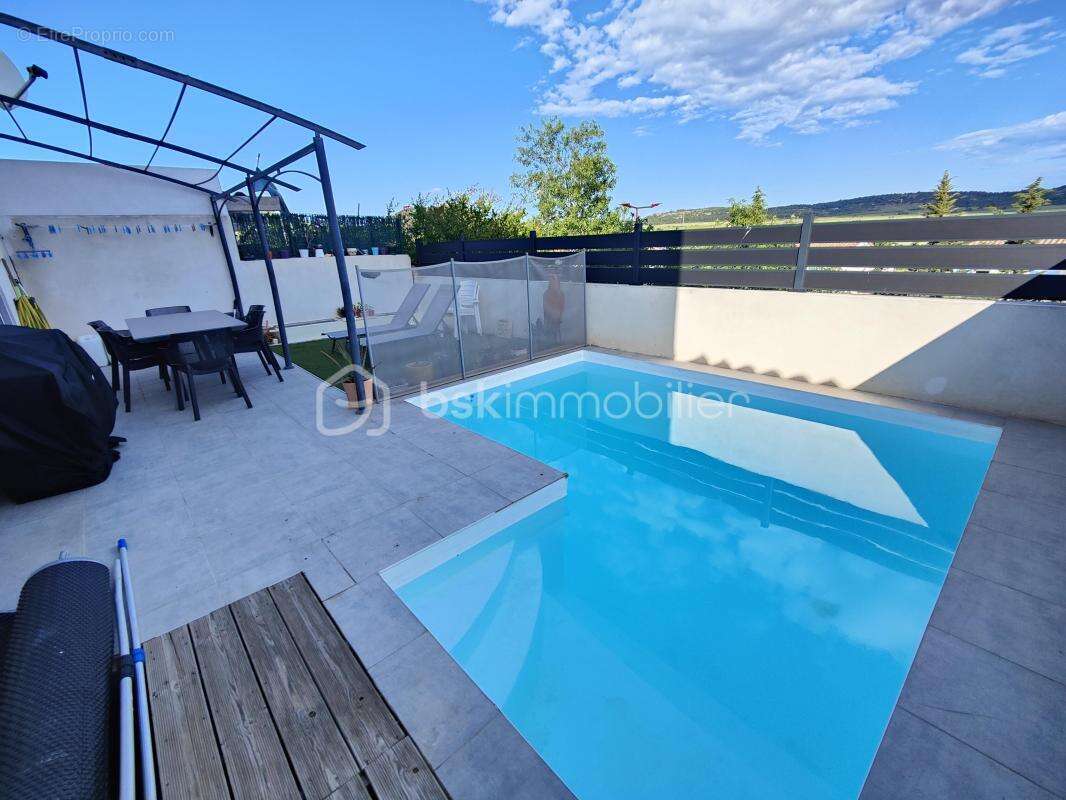Montredon des corbières – villa r+1 - 120m² habitable - 3 chambres – dressing – climatisation réversible -  garage – piscine en  - photo 16