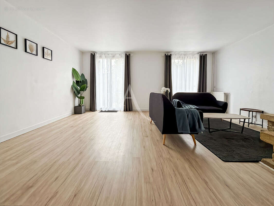 Maison à JOUY-LE-MOUTIER